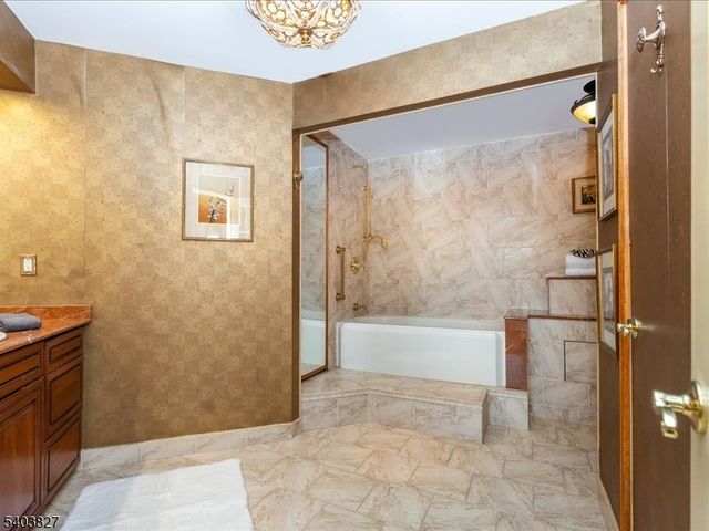 2 Claridge Dr 8IE, Verona Twp., NJ 07044