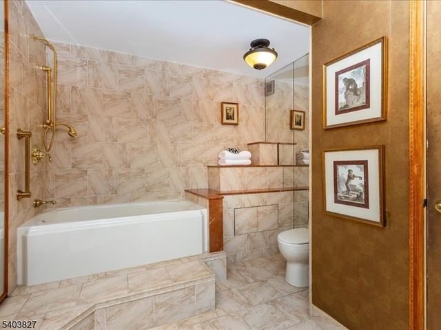 2 Claridge Dr 8IE, Verona Twp., NJ 07044