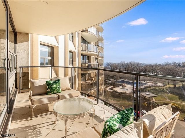 2 Claridge Dr 8IE, Verona Twp., NJ 07044