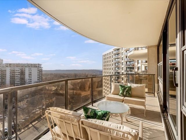 2 Claridge Dr 8IE, Verona Twp., NJ 07044