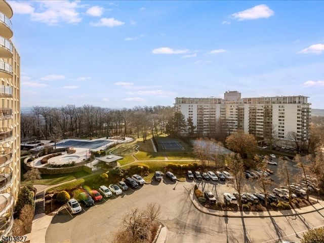 2 Claridge Dr 8IE, Verona Twp., NJ 07044