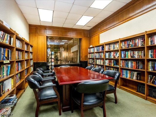 2 Claridge Dr 8IE, Verona Twp., NJ 07044