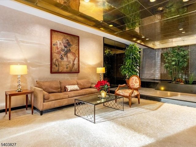 2 Claridge Dr 8IE, Verona Twp., NJ 07044