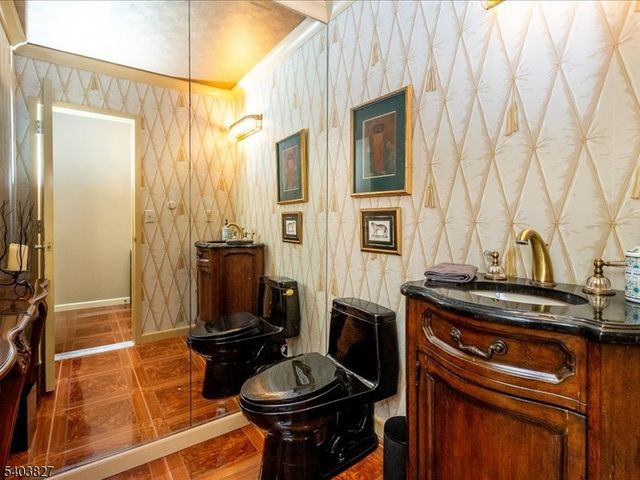 2 Claridge Dr 8IE, Verona Twp., NJ 07044