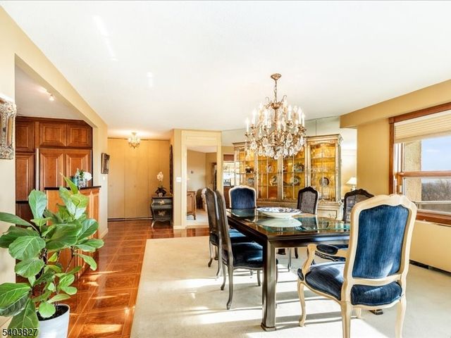 2 Claridge Dr 8IE, Verona Twp., NJ 07044