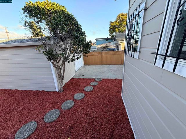 924 7Th St, Richmond, CA 94801