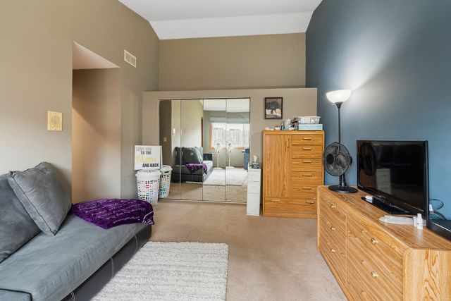 1975 Eastman Lane, Hanover Park, IL 60133