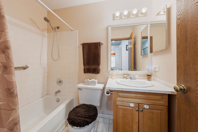 1975 Eastman Lane, Hanover Park, IL 60133