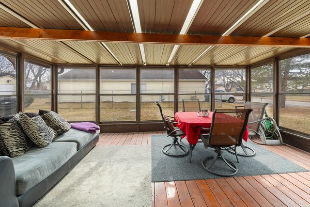 1975 Eastman Lane, Hanover Park, IL 60133