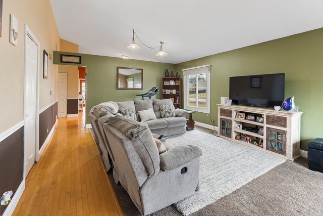 1975 Eastman Lane, Hanover Park, IL 60133