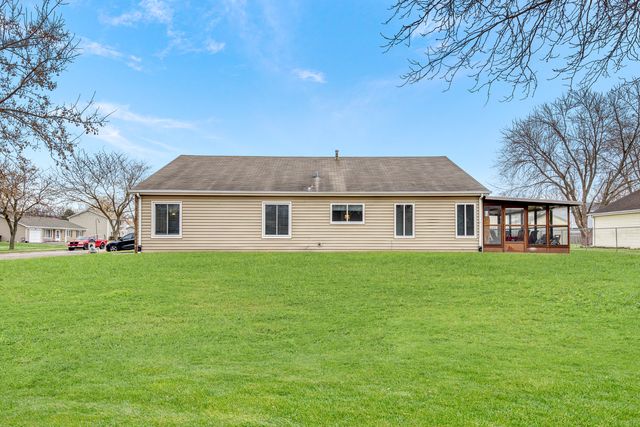 1975 Eastman Lane, Hanover Park, IL 60133