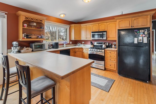 1975 Eastman Lane, Hanover Park, IL 60133