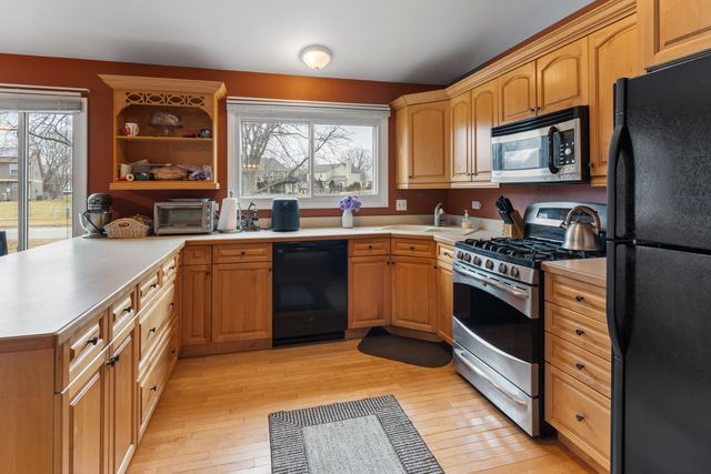 1975 Eastman Lane, Hanover Park, IL 60133