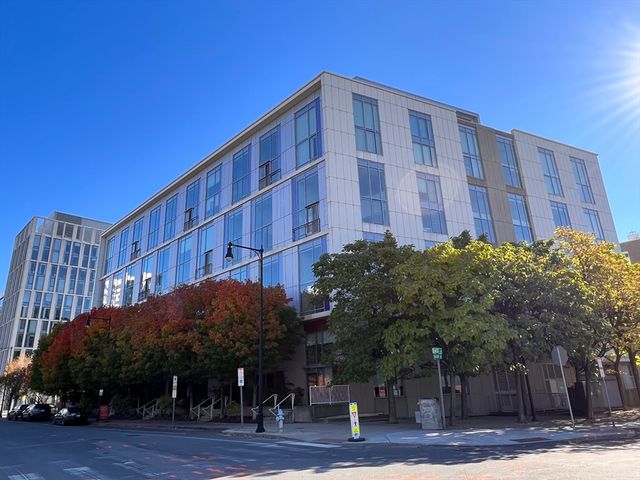 1 Earhart 702, Cambridge, MA 02141