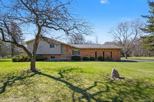 4520 Stoney Acres Lane, Highland Charter Township, MI 48357