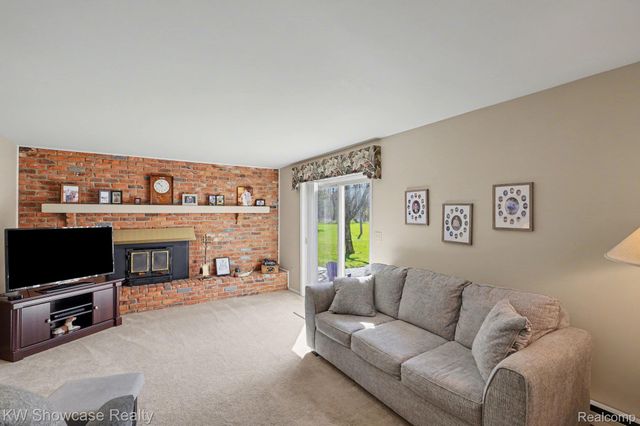 4520 Stoney Acres Lane, Highland Charter Township, MI 48357