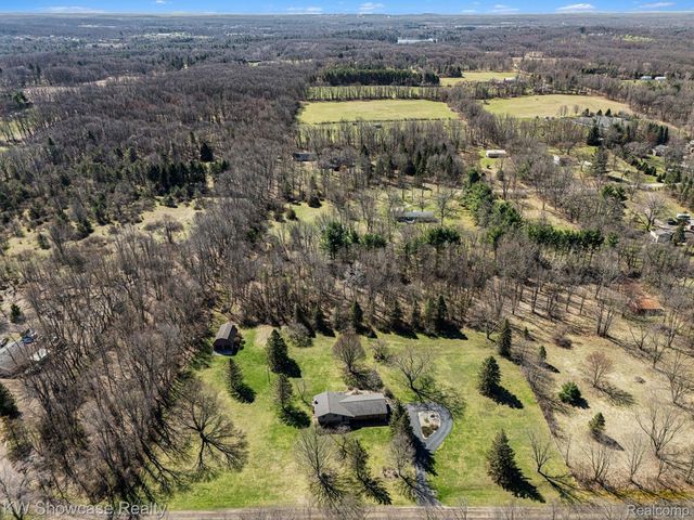 4520 Stoney Acres Lane, Highland Charter Township, MI 48357