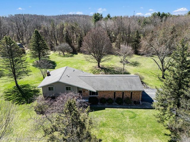 4520 Stoney Acres Lane, Highland Charter Township, MI 48357