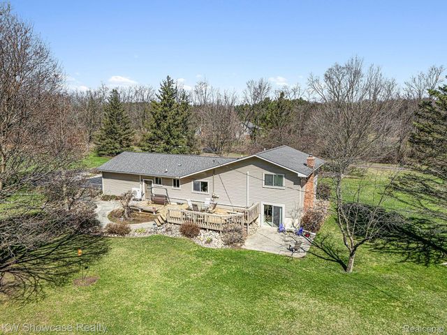 4520 Stoney Acres Lane, Highland Charter Township, MI 48357
