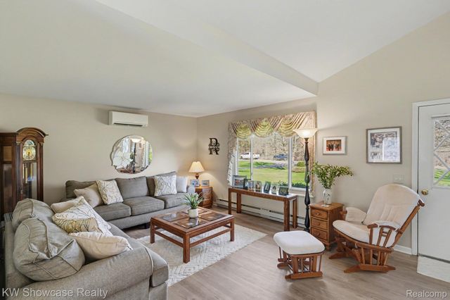 4520 Stoney Acres Lane, Highland Charter Township, MI 48357