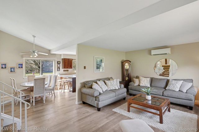 4520 Stoney Acres Lane, Highland Charter Township, MI 48357