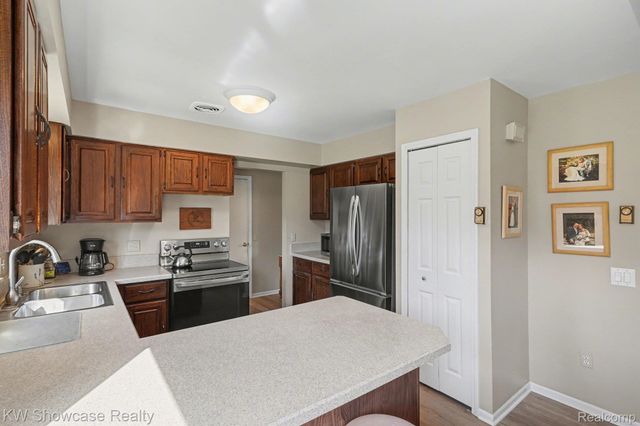 4520 Stoney Acres Lane, Highland Charter Township, MI 48357