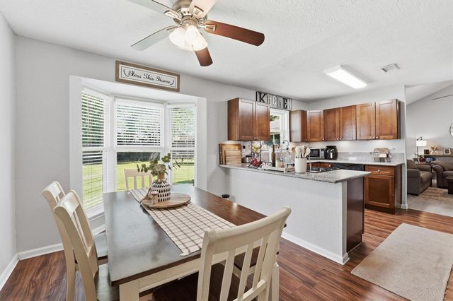 900 Sunnybrook Lane, Baytown, TX 77521