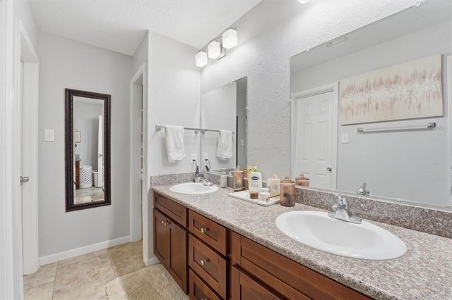 900 Sunnybrook Lane, Baytown, TX 77521