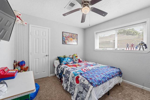 900 Sunnybrook Lane, Baytown, TX 77521