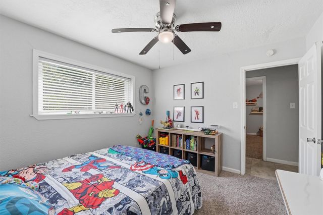 900 Sunnybrook Lane, Baytown, TX 77521