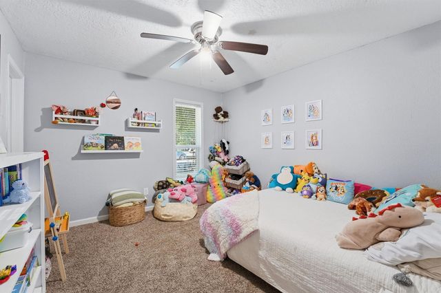 900 Sunnybrook Lane, Baytown, TX 77521