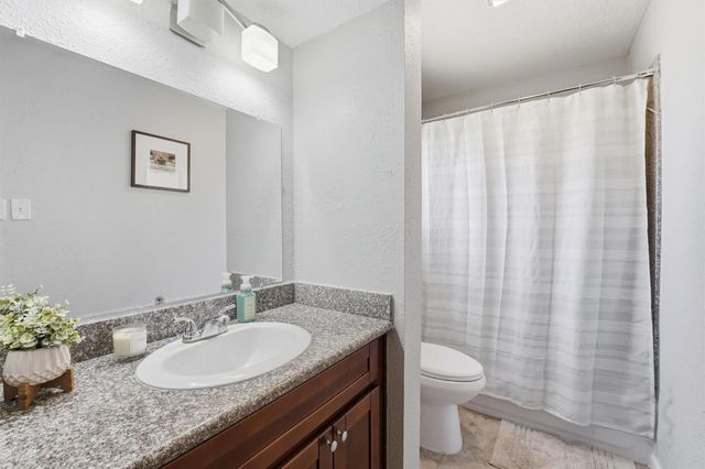 900 Sunnybrook Lane, Baytown, TX 77521