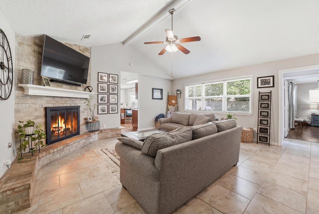 900 Sunnybrook Lane, Baytown, TX 77521