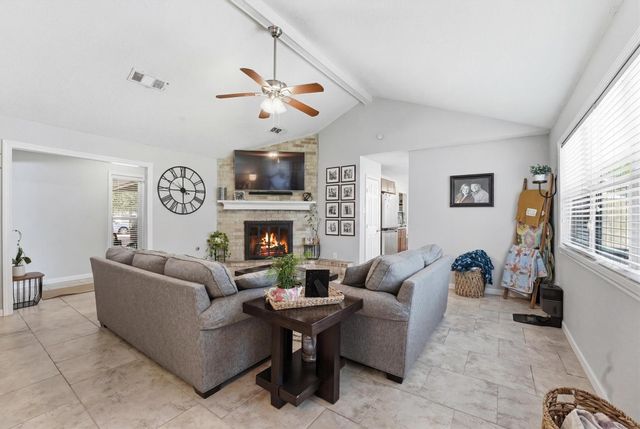 900 Sunnybrook Lane, Baytown, TX 77521