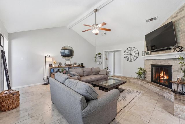 900 Sunnybrook Lane, Baytown, TX 77521