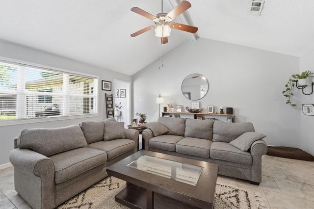 900 Sunnybrook Lane, Baytown, TX 77521