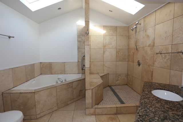 2458 N Clybourn Avenue 2F, Chicago, IL 60614