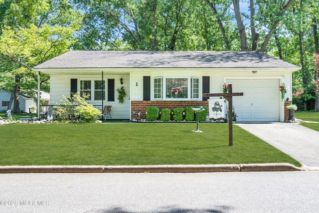1 N Dakota Avenue, Whiting, NJ 08759