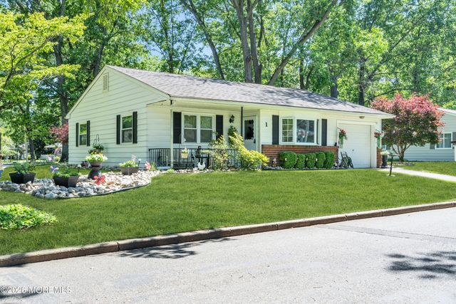 1 N Dakota Avenue, Whiting, NJ 08759