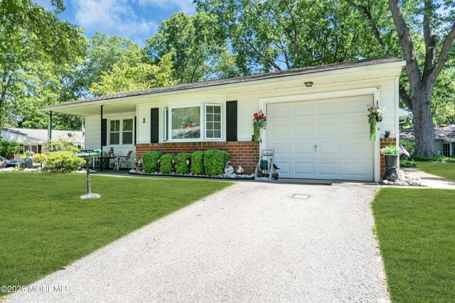 1 N Dakota Avenue, Whiting, NJ 08759