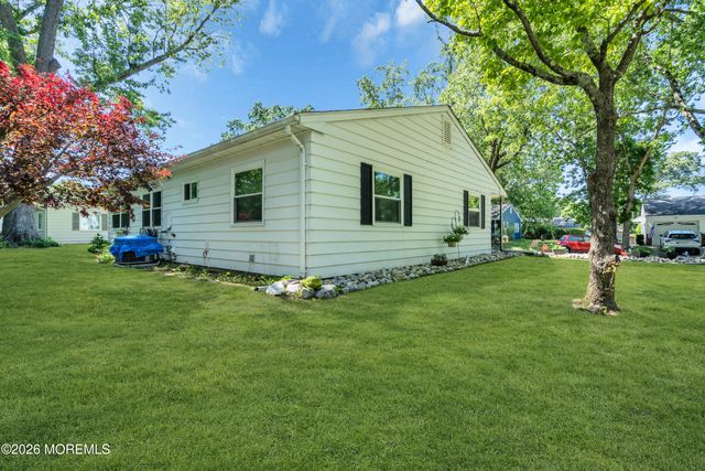 1 N Dakota Avenue, Whiting, NJ 08759