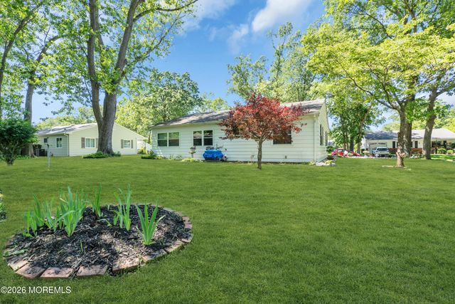 1 N Dakota Avenue, Whiting, NJ 08759