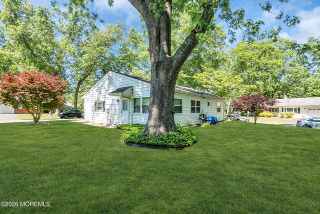 1 N Dakota Avenue, Whiting, NJ 08759