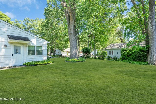 1 N Dakota Avenue, Whiting, NJ 08759