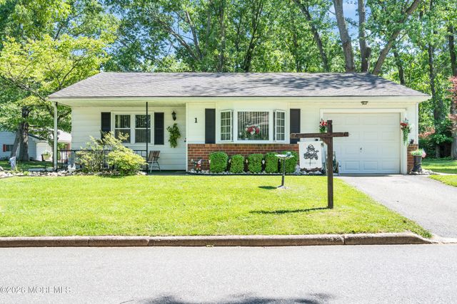 1 N Dakota Avenue, Whiting, NJ 08759