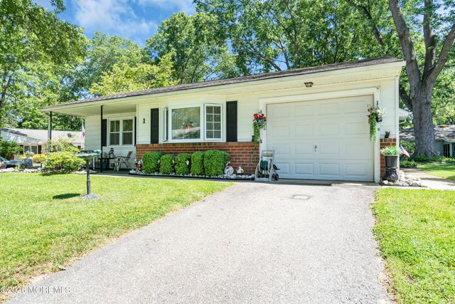 1 N Dakota Avenue, Whiting, NJ 08759