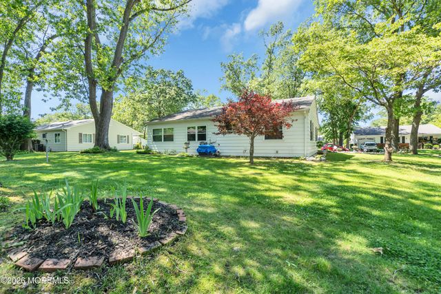 1 N Dakota Avenue, Whiting, NJ 08759
