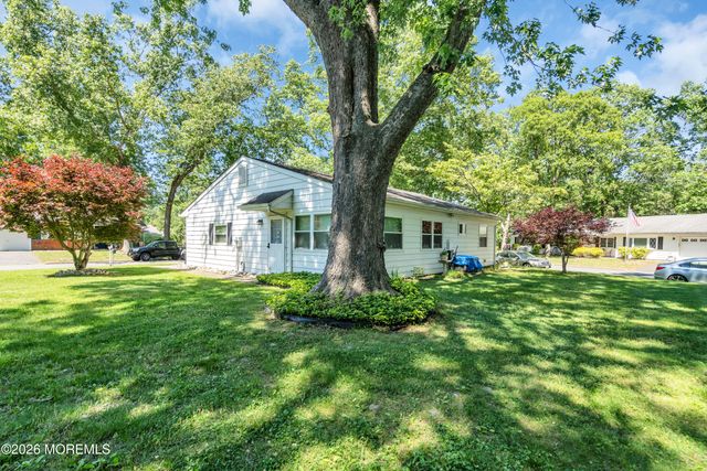 1 N Dakota Avenue, Whiting, NJ 08759