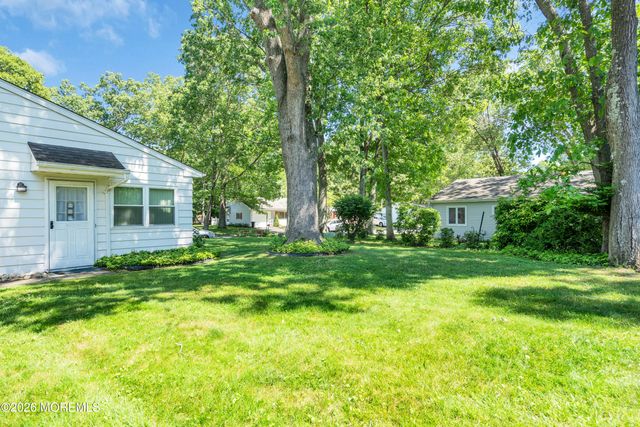 1 N Dakota Avenue, Whiting, NJ 08759