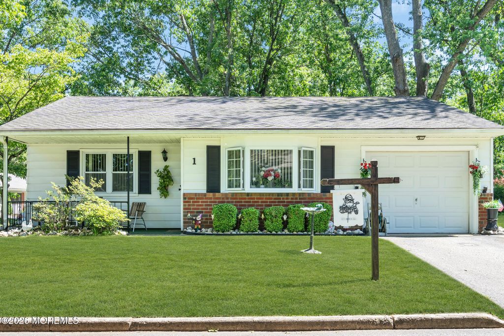 1 N Dakota Avenue, Whiting, NJ 08759